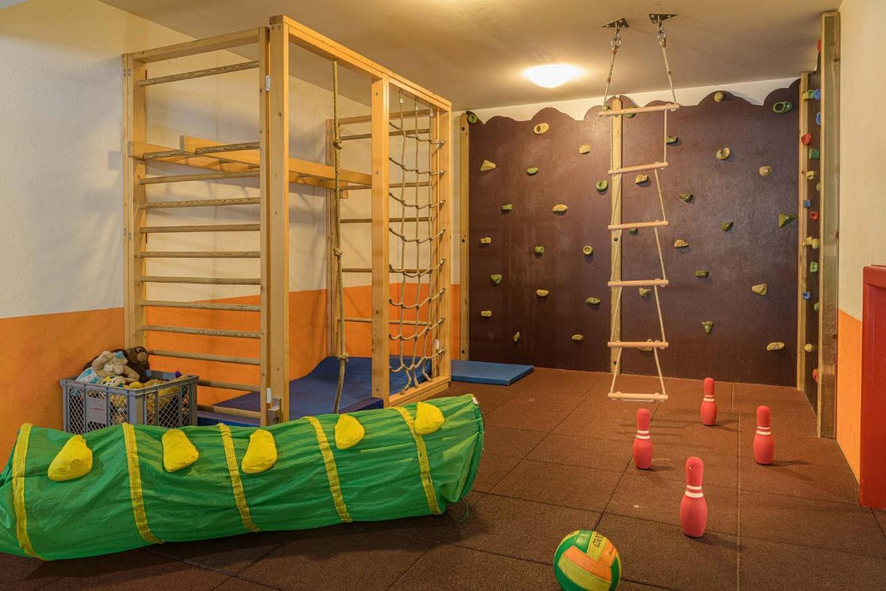 Alpenparks Apartment & Ferienresort Rehrenberg フィーホーフェン エクステリア 写真