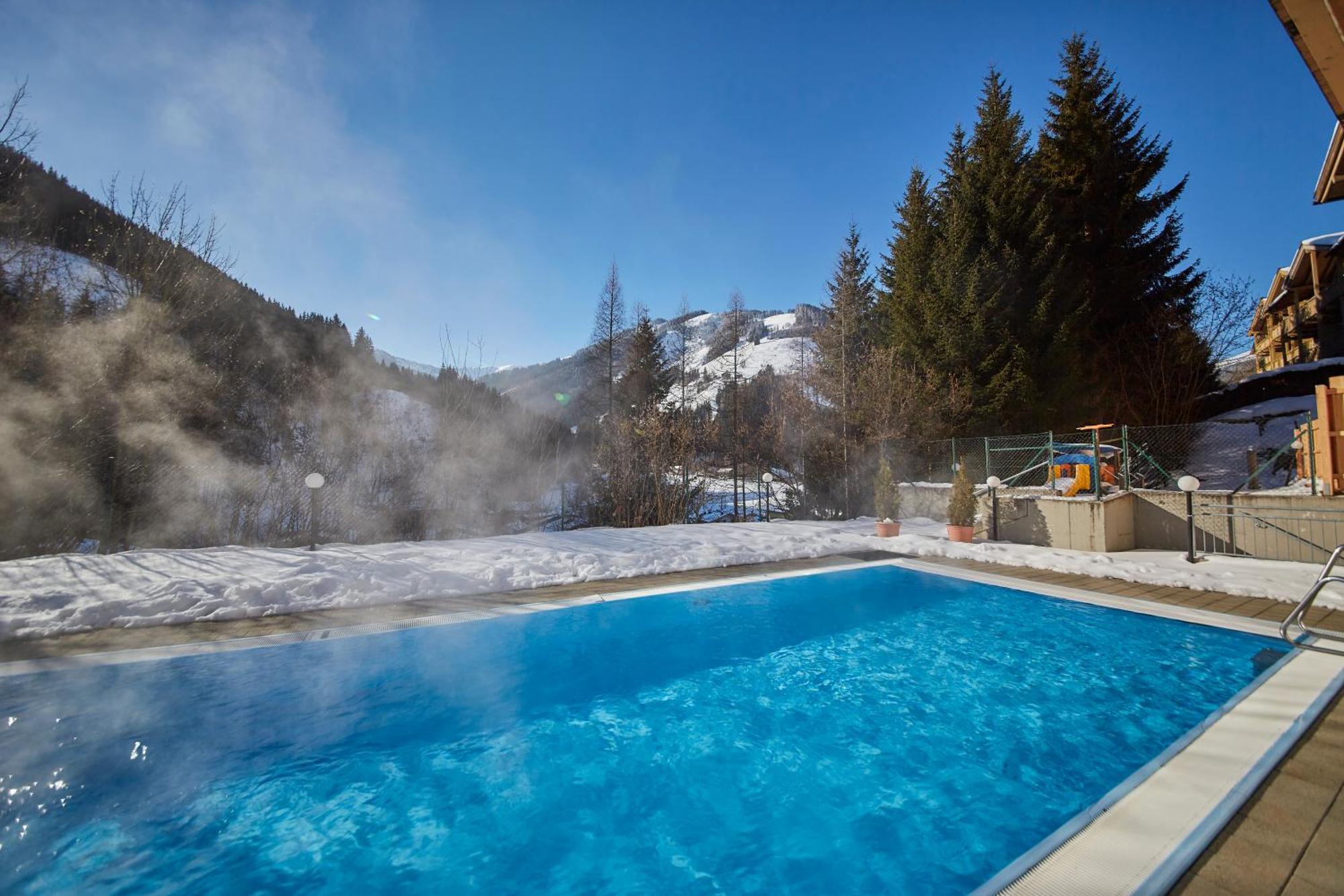 Alpenparks Apartment & Ferienresort Rehrenberg フィーホーフェン エクステリア 写真